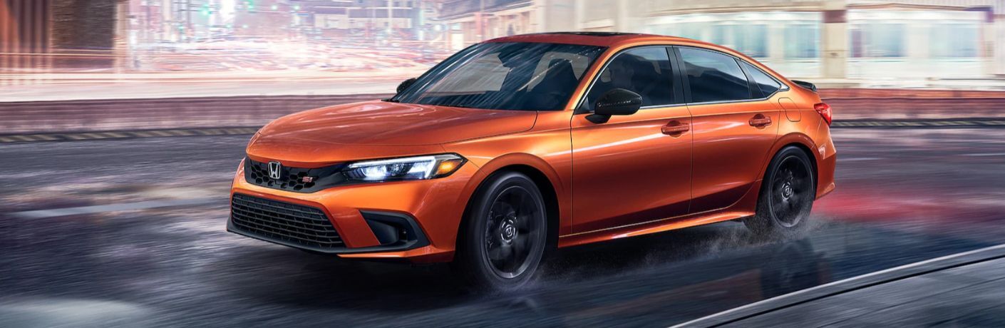 2022 Honda Civic Si on a highway