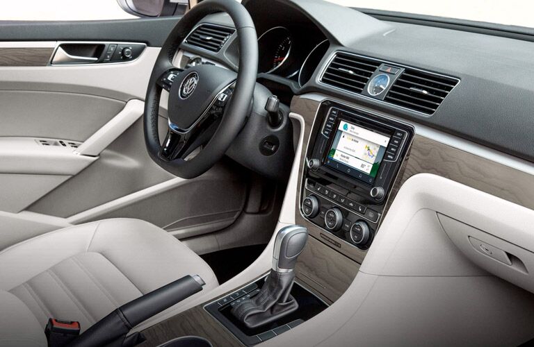 2017 Volkswagen Passat dash and display