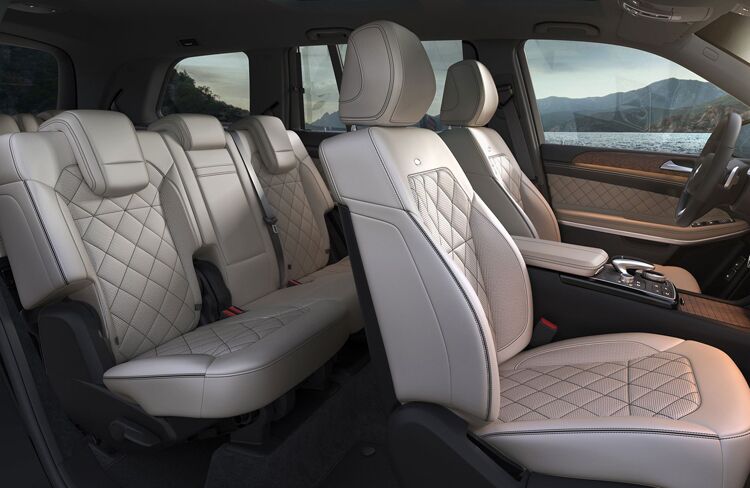 Spacious and Stylish Interior Spacious and Stylish Interior