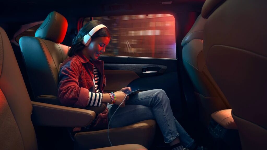 Wi-Fi Connectivity and Five USB Ports Wi-Fi Connectivity and Five USB Ports