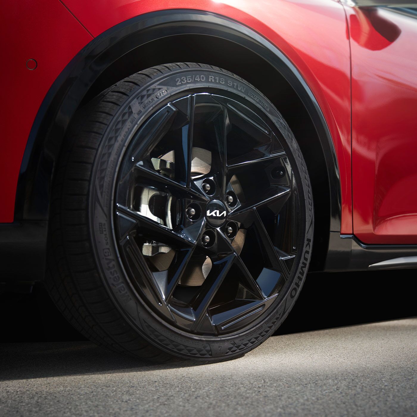 2025 Kia K4 close up of the Dynamic Wheel Design