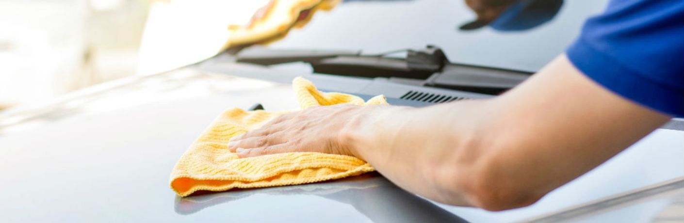 Car Mechanic cleaning the exterior of the vehicle
