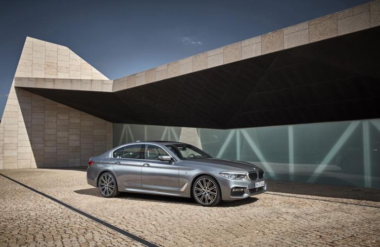 side view of the 2017 BMW 5 Series