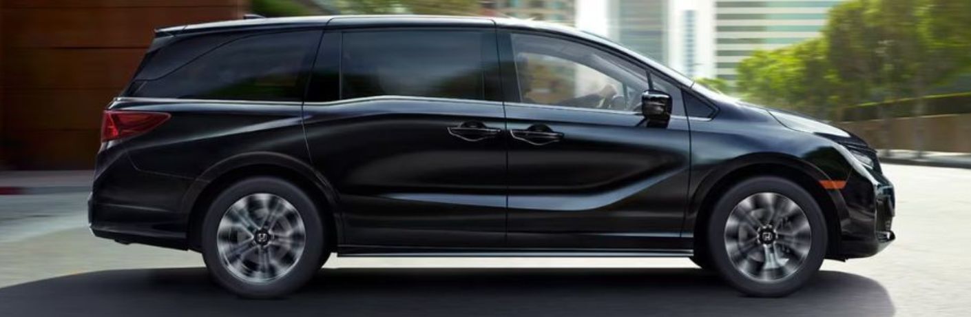 Side view of the 2026 Honda Odyssey Black