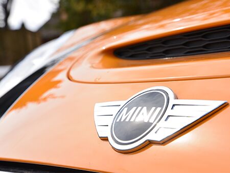 2015_MINI_COOPER_EMBLEM=