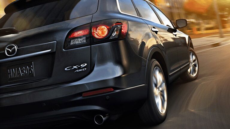 Does the Mazda CX-9 have three rows? AWD