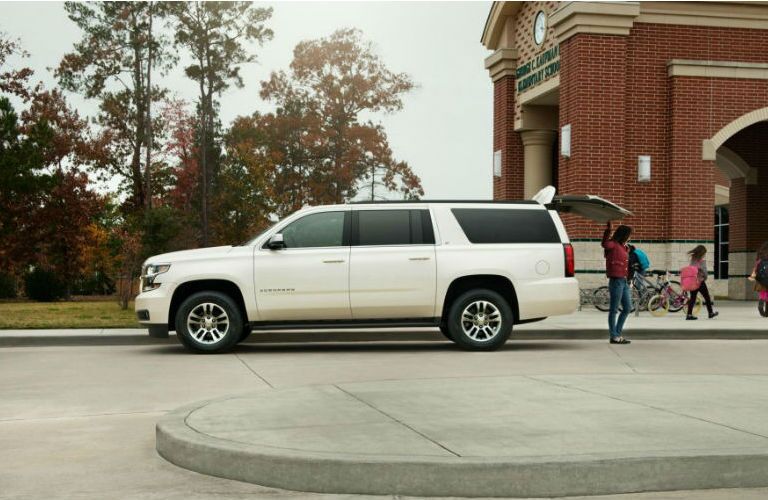 2015 Chevy Suburban vs 2015 Nissan Armada