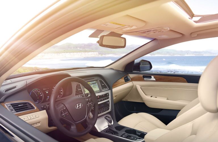 2016 Hyundai Sonata Hybrid front legroom