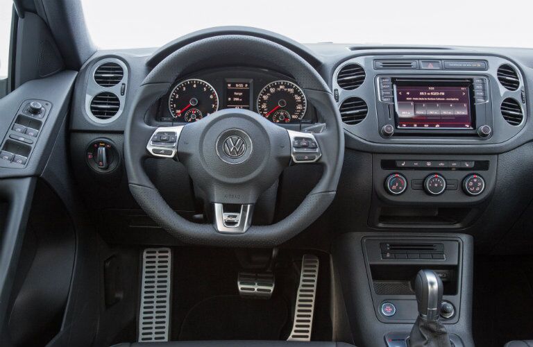 2016 VW interior technology steering wheel
