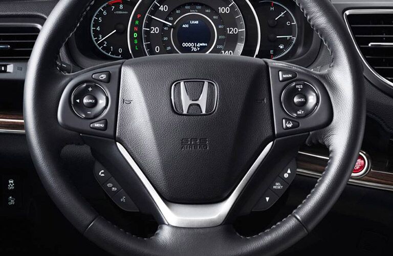 Interior steering wheel 2016 Honda CR-V vs. 2016 Toyota RAV4