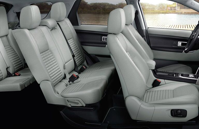 2016 Land Rover Discovery Sport vs. 2016 Volvo XC60 seating