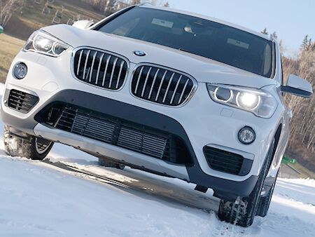 2016-BMW-X1-shorter-hood-and-aggressive-slit-head-and-tail-lights