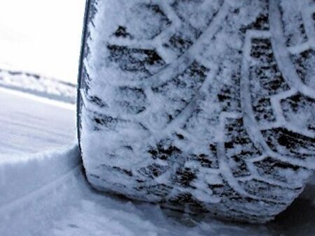 Winter_tires_VS_All-seasons_tires