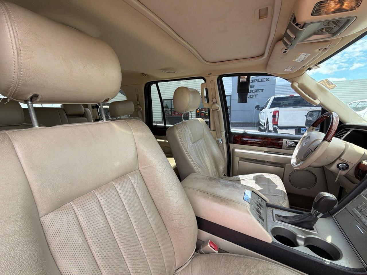 2003 Lincoln Navigator Luxury Watertown SD 2003 Lincoln Navigator Luxury Watertown SD