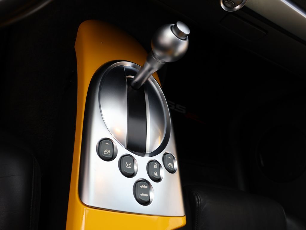 2004 Chevrolet SSR Base