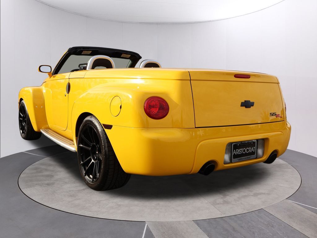 2004 Chevrolet SSR Base