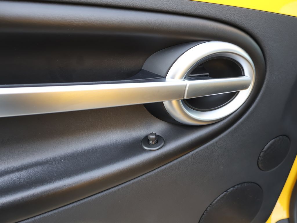 2004 Chevrolet SSR Base