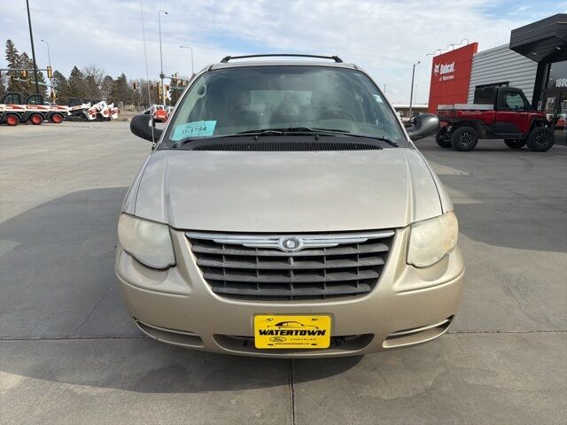 2005 Chrysler Town & Country LX Watertown SD 2005 Chrysler Town & Country LX Watertown SD