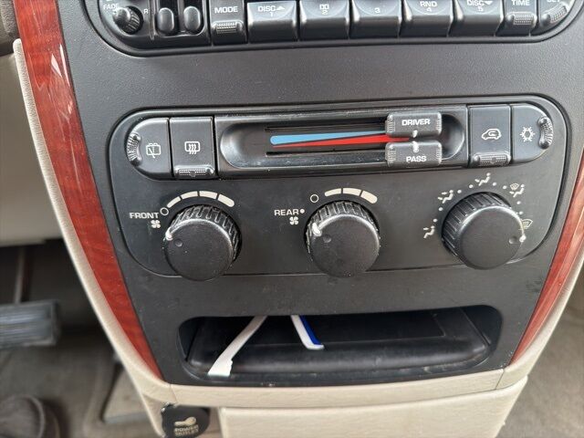 2005 Chrysler Town & Country LX Watertown SD 2005 Chrysler Town & Country LX Watertown SD