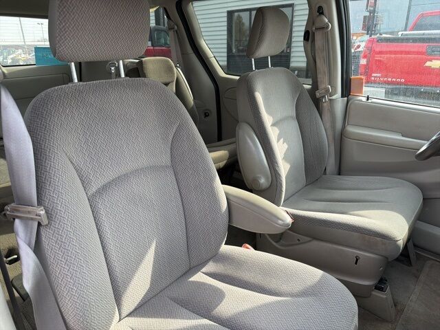 2005 Chrysler Town & Country LX Watertown SD 2005 Chrysler Town & Country LX Watertown SD