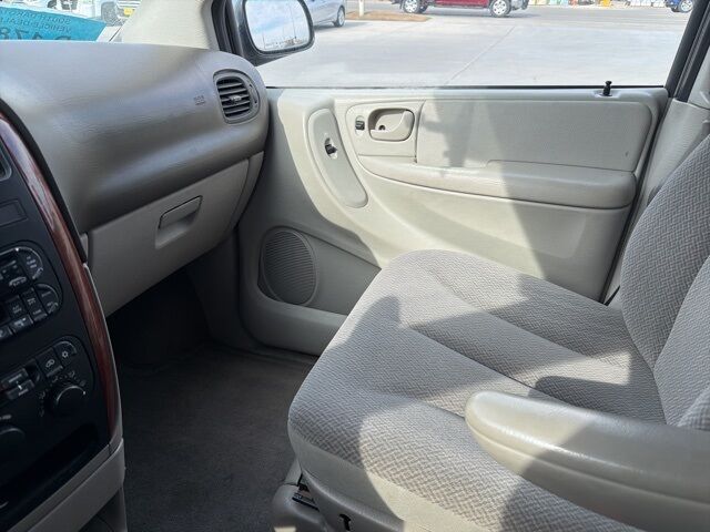 2005 Chrysler Town & Country LX Watertown SD 2005 Chrysler Town & Country LX Watertown SD