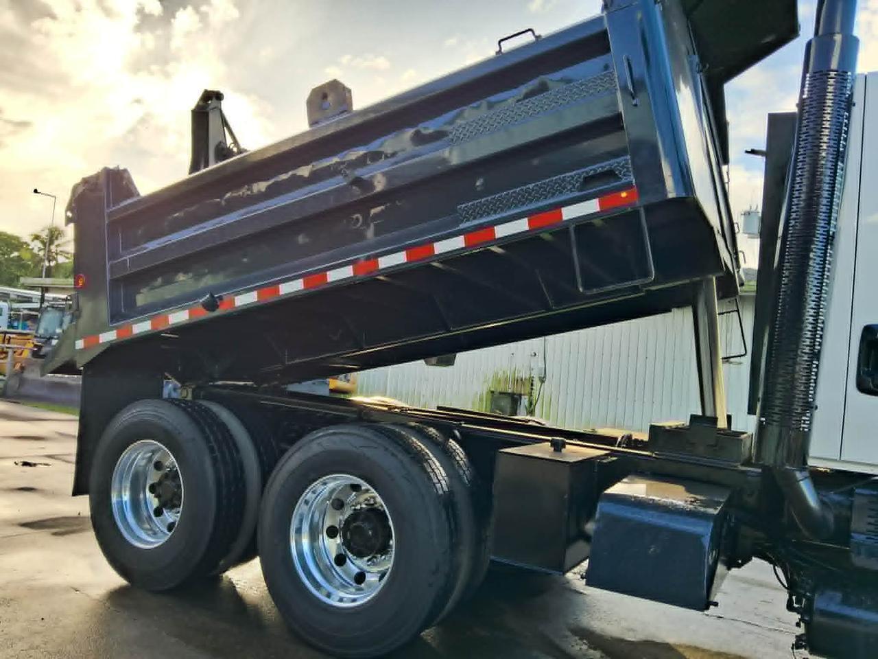 2006 International 7400 6x4 SF625 10 Wheeler Pago Pago 2006 International 7400 6x4 SF625 10 Wheeler Pago Pago