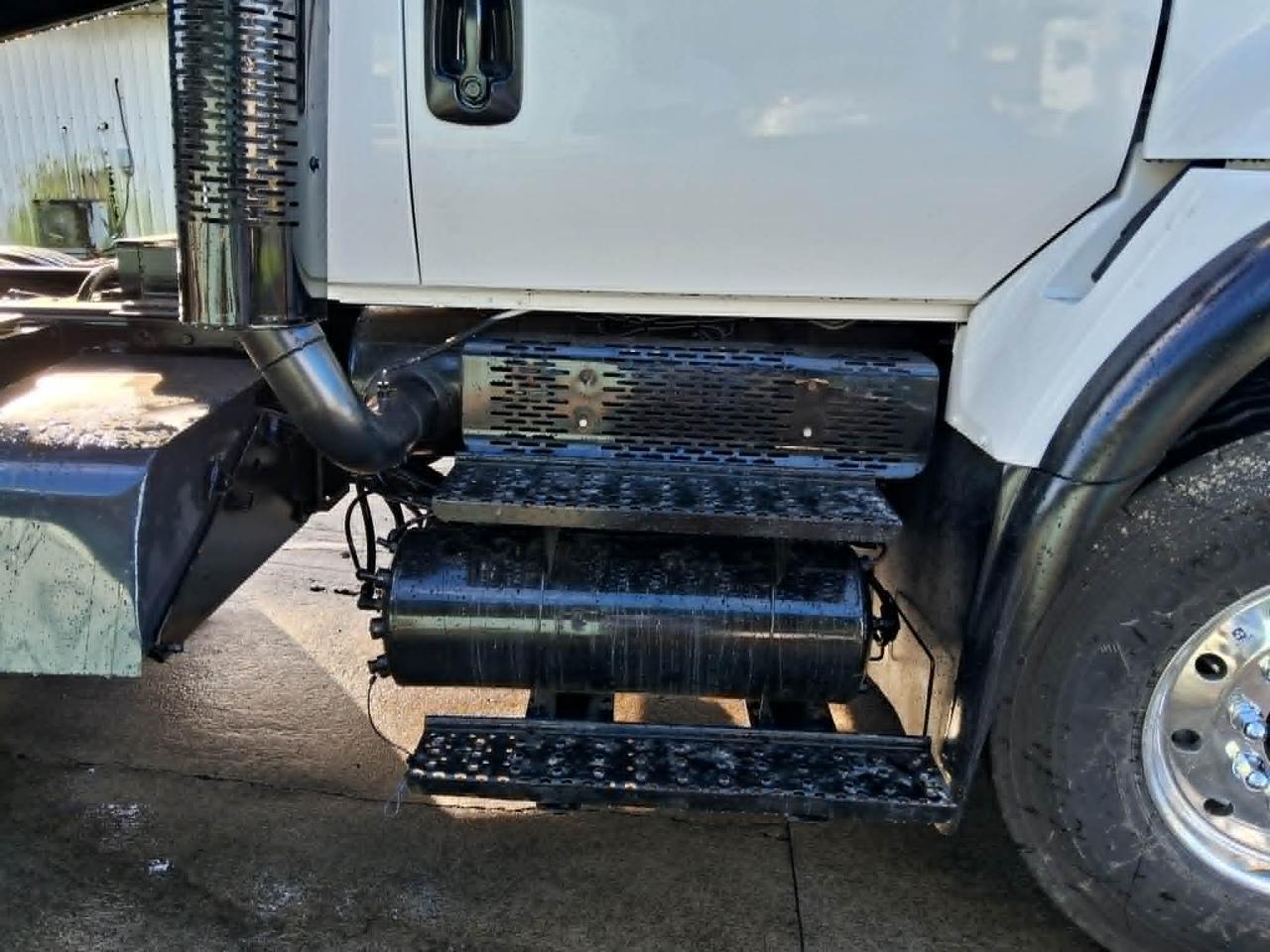 2006 International 7400 6x4 SF625 10 Wheeler Pago Pago 2006 International 7400 6x4 SF625 10 Wheeler Pago Pago