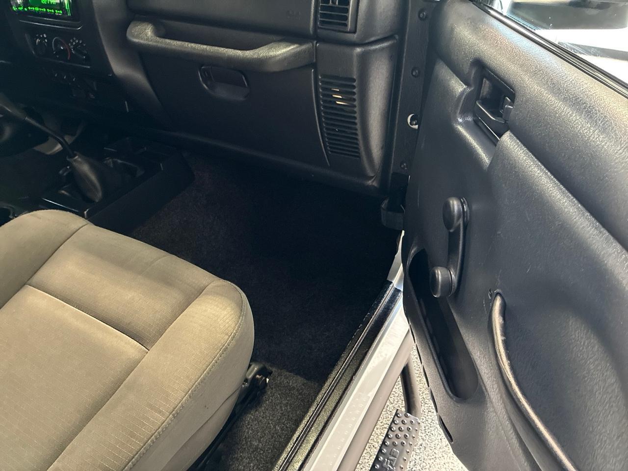 2006 Jeep Wrangler Unlimited LWB, 6-spd Manual, 4in Lift, 33in BFG All-Terrains, Bumpers, Winch, Bikini Top Houston TX 2006 Jeep Wrangler Unlimited LWB, 6-spd Manual, 4in Lift, 33in BFG All-Terrains, Bumpers, Winch, Bikini Top Houston TX