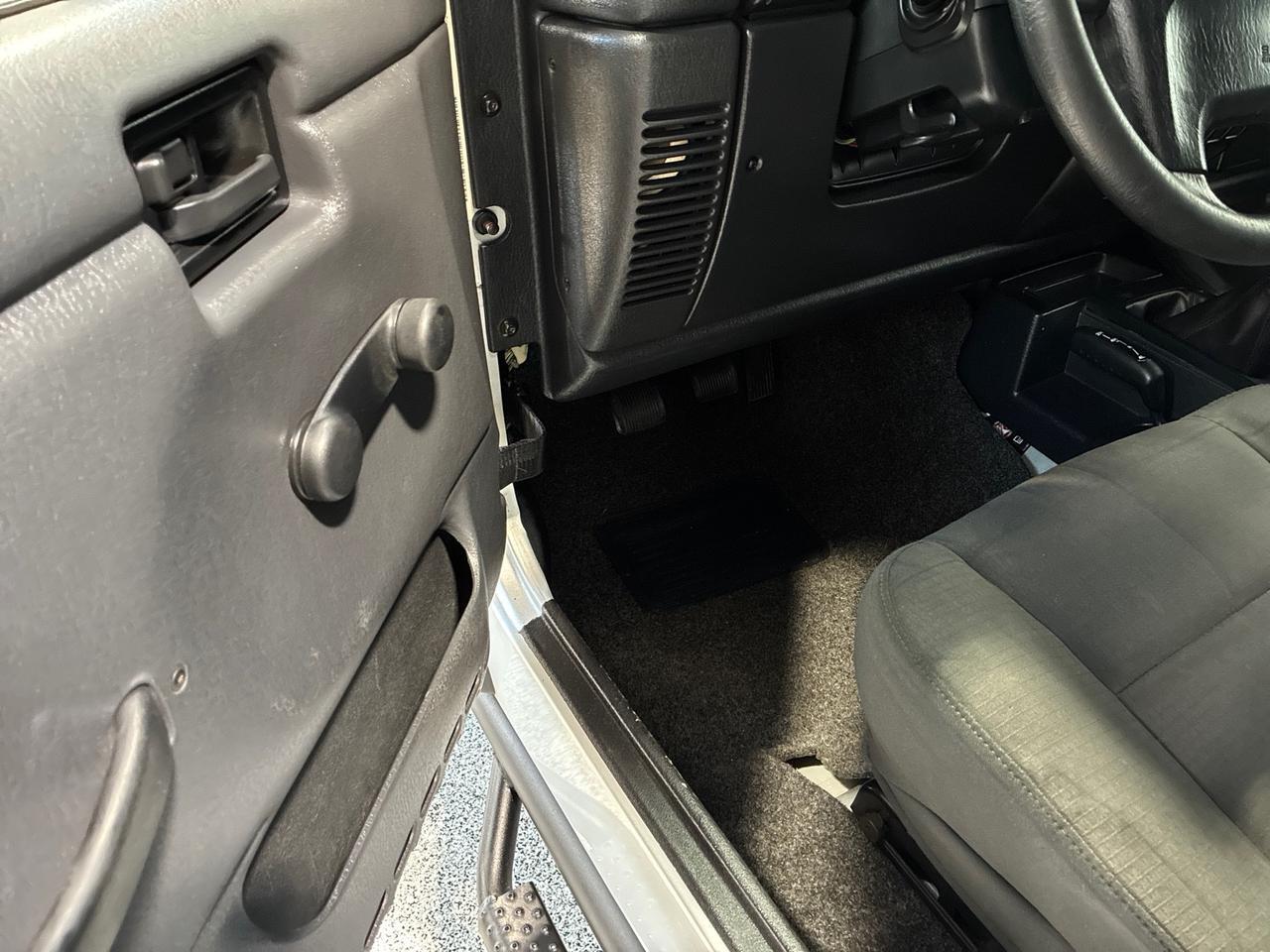 2006 Jeep Wrangler Unlimited LWB, 6-spd Manual, 4in Lift, 33in BFG All-Terrains, Bumpers, Winch, Bikini Top Houston TX 2006 Jeep Wrangler Unlimited LWB, 6-spd Manual, 4in Lift, 33in BFG All-Terrains, Bumpers, Winch, Bikini Top Houston TX