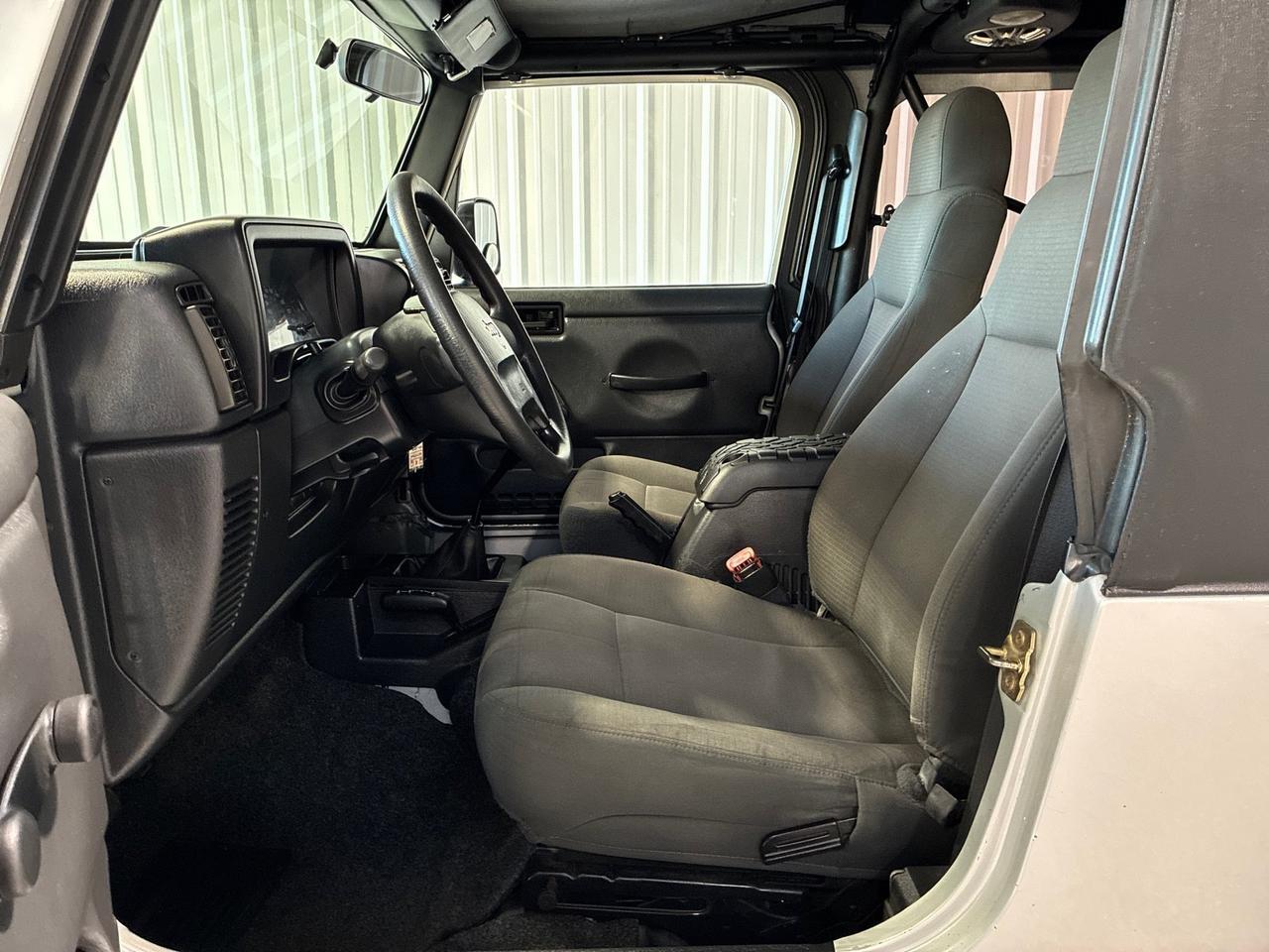 2006 Jeep Wrangler Unlimited LWB, 6-spd Manual, 4in Lift, 33in BFG All-Terrains, Bumpers, Winch, Bikini Top Houston TX 2006 Jeep Wrangler Unlimited LWB, 6-spd Manual, 4in Lift, 33in BFG All-Terrains, Bumpers, Winch, Bikini Top Houston TX