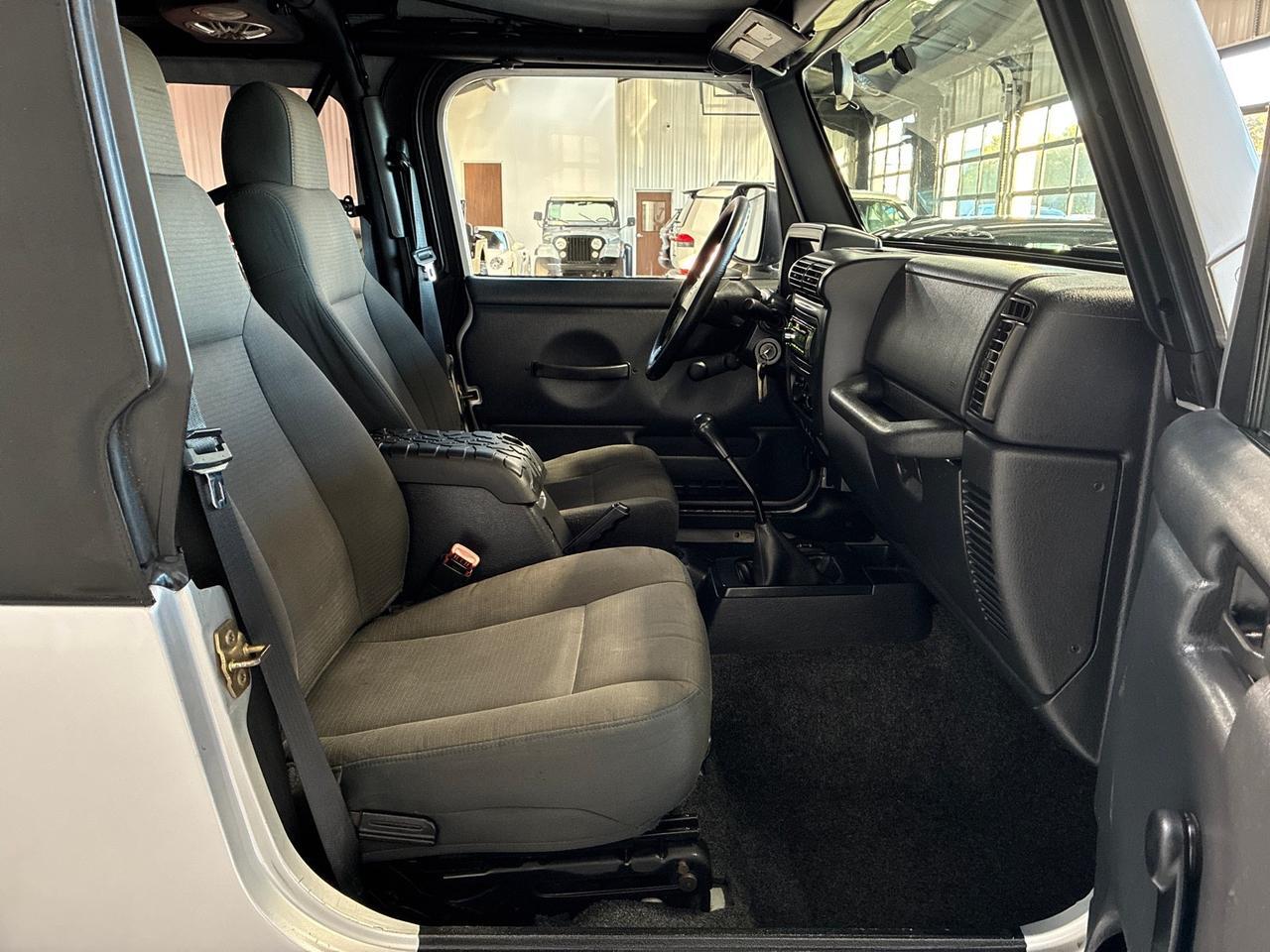 2006 Jeep Wrangler Unlimited LWB, 6-spd Manual, 4in Lift, 33in BFG All-Terrains, Bumpers, Winch, Bikini Top Houston TX 2006 Jeep Wrangler Unlimited LWB, 6-spd Manual, 4in Lift, 33in BFG All-Terrains, Bumpers, Winch, Bikini Top Houston TX