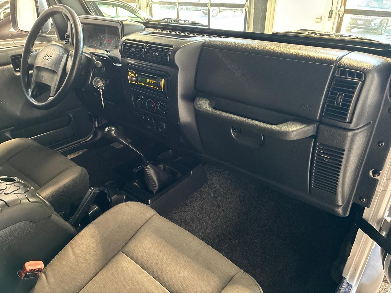 2006 Jeep Wrangler Unlimited LWB, 6-spd Manual, 4in Lift, 33in BFG All-Terrains, Bumpers, Winch, Bikini Top Houston TX 2006 Jeep Wrangler Unlimited LWB, 6-spd Manual, 4in Lift, 33in BFG All-Terrains, Bumpers, Winch, Bikini Top Houston TX