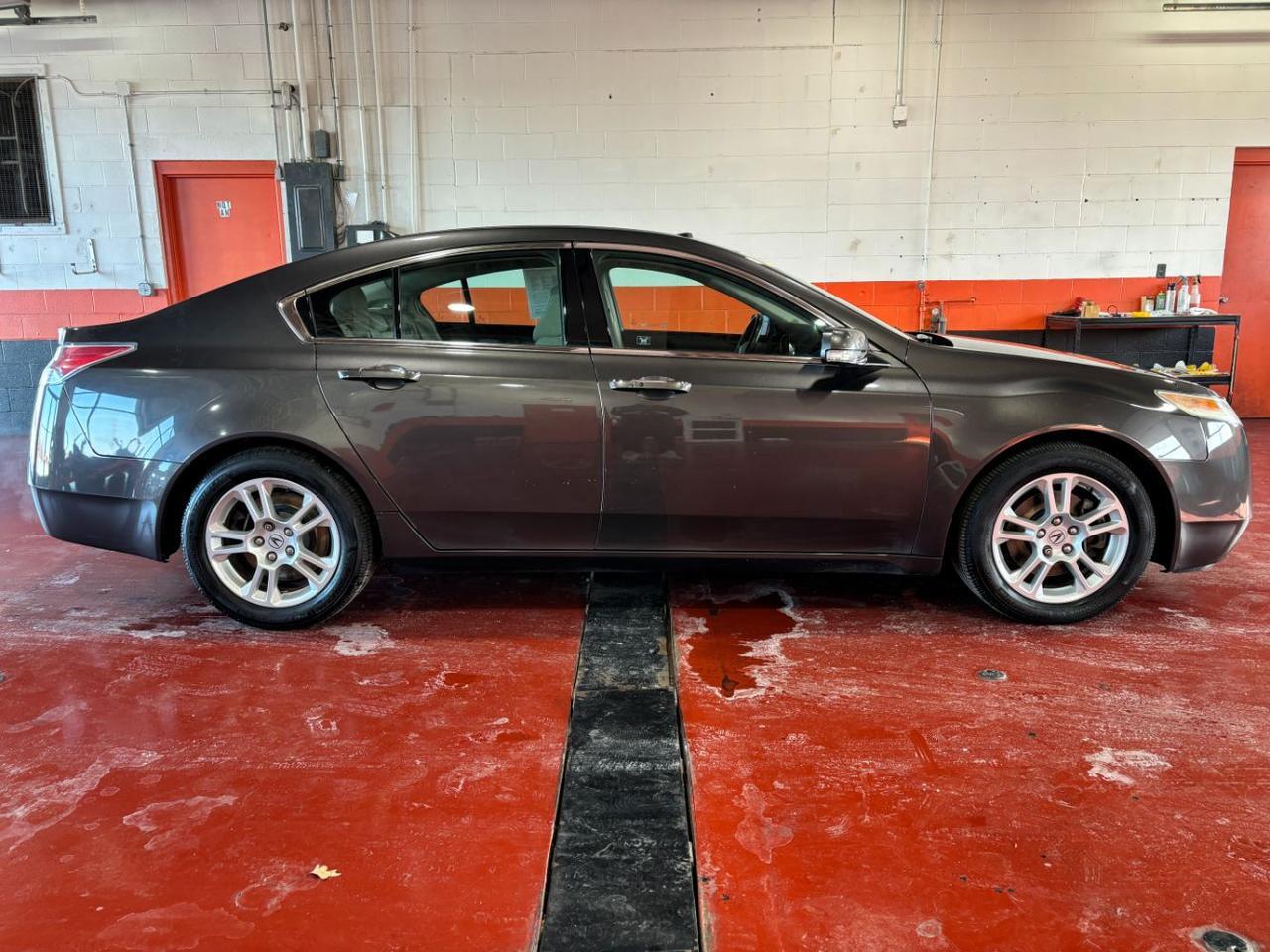 2010 Acura TL Technology Package's photo