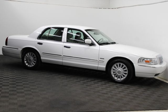 2010 Mercury Grand Marquis LS's photo