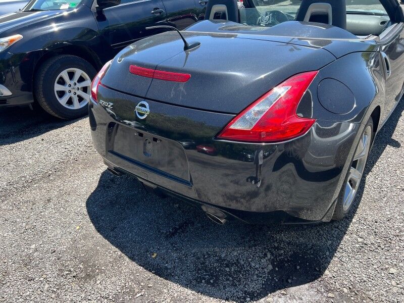 2010 Nissan 370Z 2dr Roadster Manual Touring 2010 Nissan 370Z 2dr Roadster Manual Touring