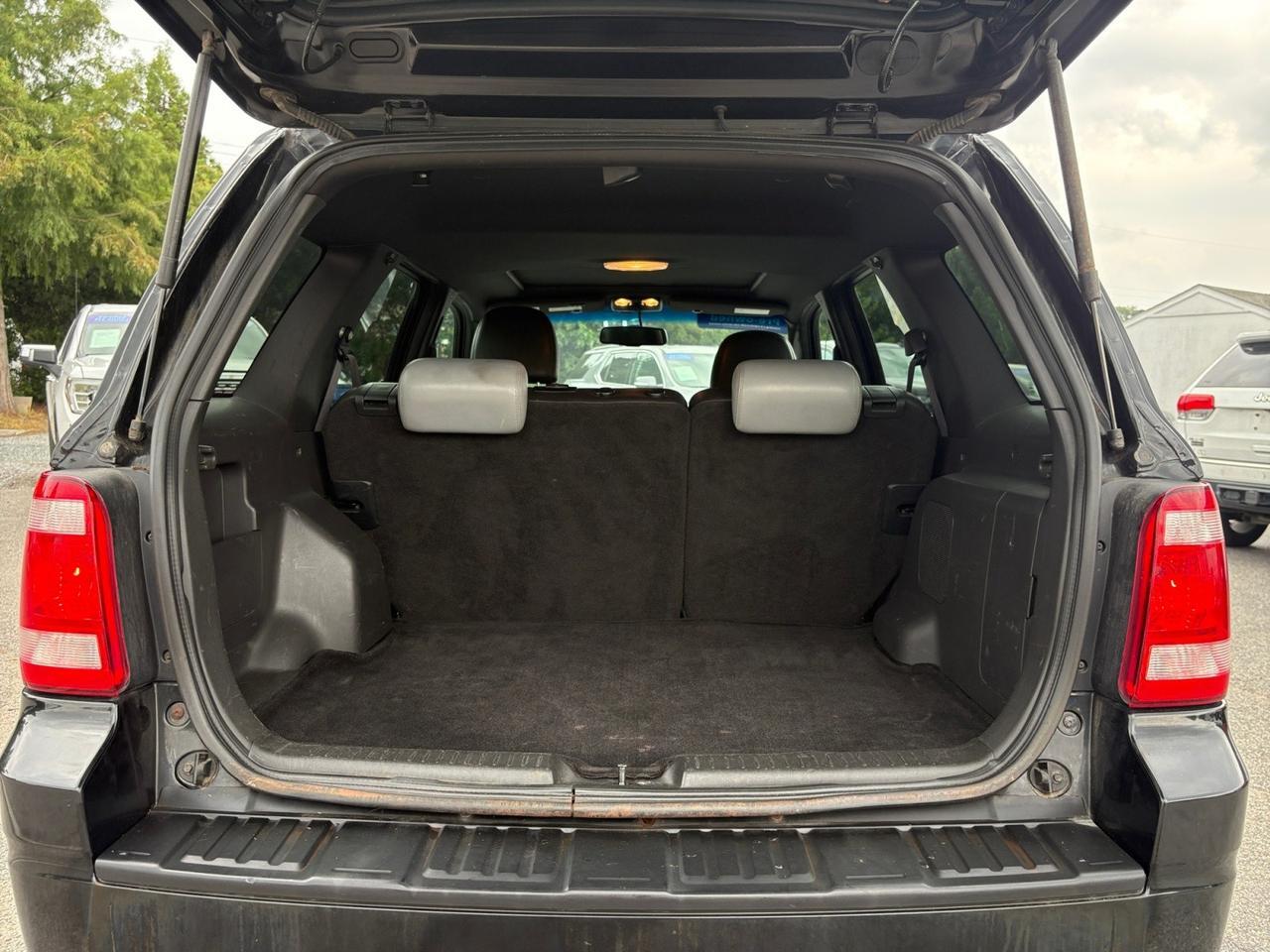2011 Ford Escape Limited, SUNROOF, ROOF RACKS, HEATED SEATS, FOOTWELL COURTESY LIGHTS, BACKUP CAMERA, BLUETOOTH, TOW PACKAGE, HEATED MIRRORS WITH BLIND SPOT MIRRORS, REMOTE KEYLESS ENTRY, LOW MILES, BE READY TO ESCAPE ON THE ROAD! Virginia Beach VA 2011 Ford Escape Limited, SUNROOF, ROOF RACKS, HEATED SEATS, FOOTWELL COURTESY LIGHTS, BACKUP CAMERA, BLUETOOTH, TOW PACKAGE, HEATED MIRRORS WITH BLIND SPOT MIRRORS, REMOTE KEYLESS ENTRY, LOW MILES, BE READY TO ESCAPE ON THE ROAD! Virginia Beach VA
