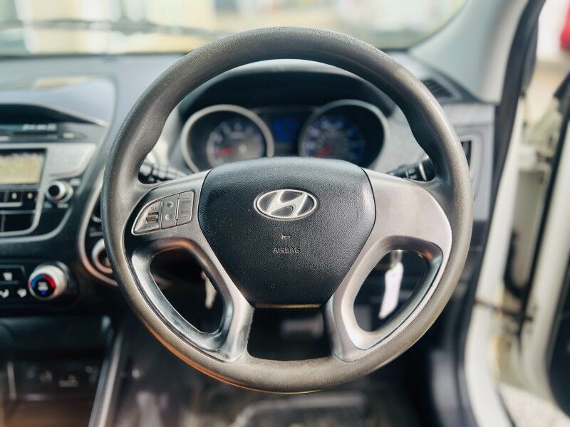 2011 Hyundai Tucson IX35 (2.0L Petrol) Vaitele 2011 Hyundai Tucson IX35 (2.0L Petrol) Vaitele