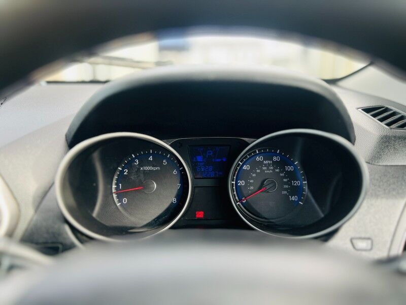 2011 Hyundai Tucson IX35 (2.0L Petrol) Vaitele 2011 Hyundai Tucson IX35 (2.0L Petrol) Vaitele
