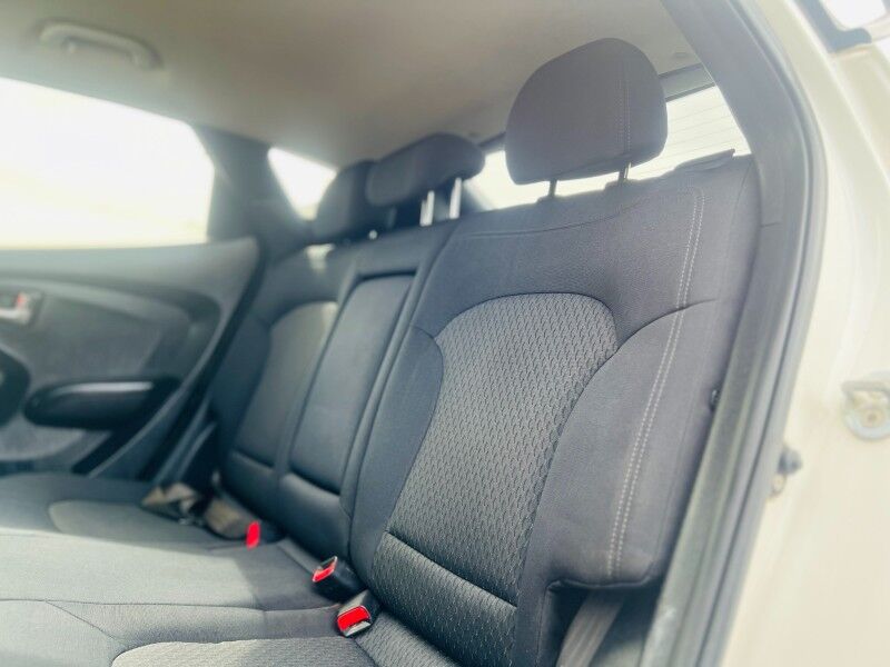 2011 Hyundai Tucson IX35 (2.0L Petrol) Vaitele 2011 Hyundai Tucson IX35 (2.0L Petrol) Vaitele