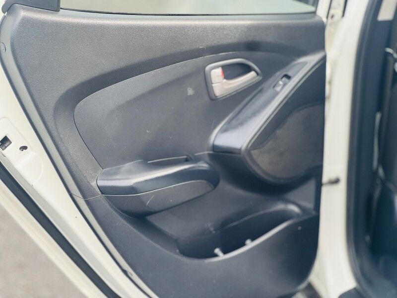 2011 Hyundai Tucson IX35 (2.0L Petrol) Vaitele 2011 Hyundai Tucson IX35 (2.0L Petrol) Vaitele