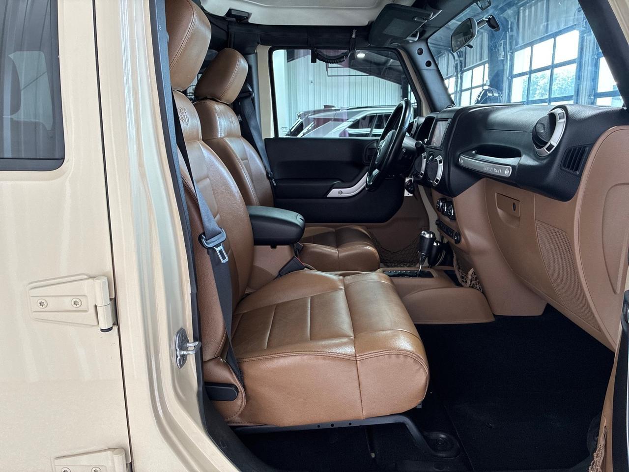 2011 Jeep Wrangler Unlimited Sahara, Leather, Nav, Lift w/ Fox Reservoir Shocks, ARB Bumper w/ Winch, Only 21k Miles Houston TX 2011 Jeep Wrangler Unlimited Sahara, Leather, Nav, Lift w/ Fox Reservoir Shocks, ARB Bumper w/ Winch, Only 21k Miles Houston TX