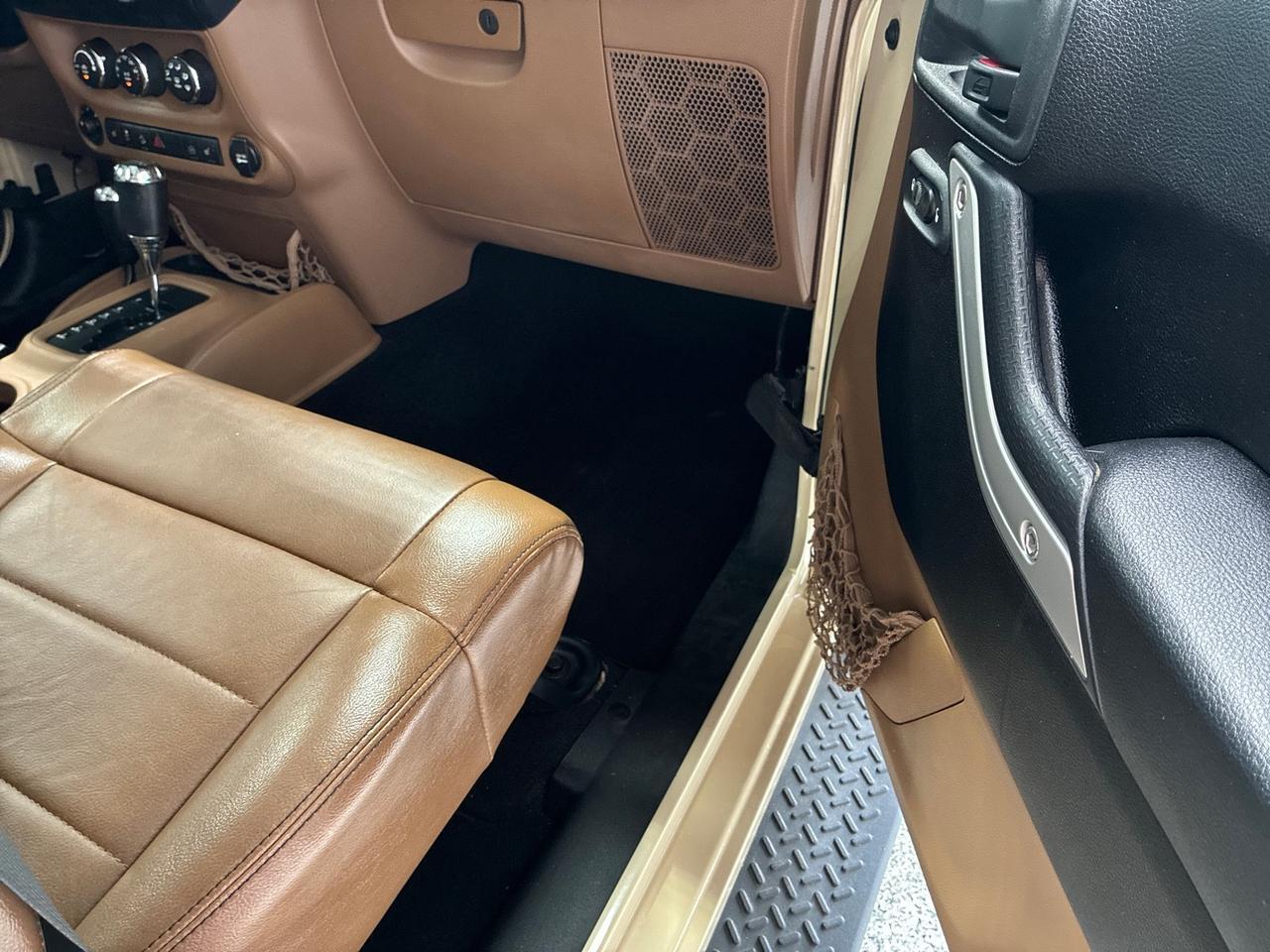 2011 Jeep Wrangler Unlimited Sahara, Leather, Nav, Lift w/ Fox Reservoir Shocks, ARB Bumper w/ Winch, Only 21k Miles Houston TX 2011 Jeep Wrangler Unlimited Sahara, Leather, Nav, Lift w/ Fox Reservoir Shocks, ARB Bumper w/ Winch, Only 21k Miles Houston TX