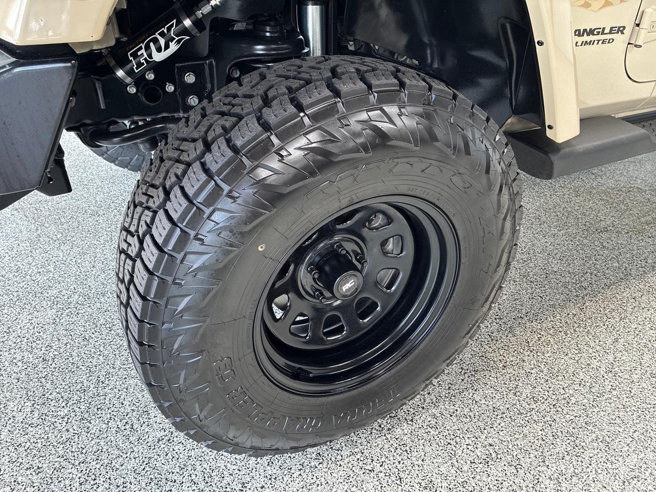 2011 Jeep Wrangler Unlimited Sahara, Leather, Nav, Lift w/ Fox Reservoir Shocks, ARB Bumper w/ Winch, Only 21k Miles Houston TX 2011 Jeep Wrangler Unlimited Sahara, Leather, Nav, Lift w/ Fox Reservoir Shocks, ARB Bumper w/ Winch, Only 21k Miles Houston TX