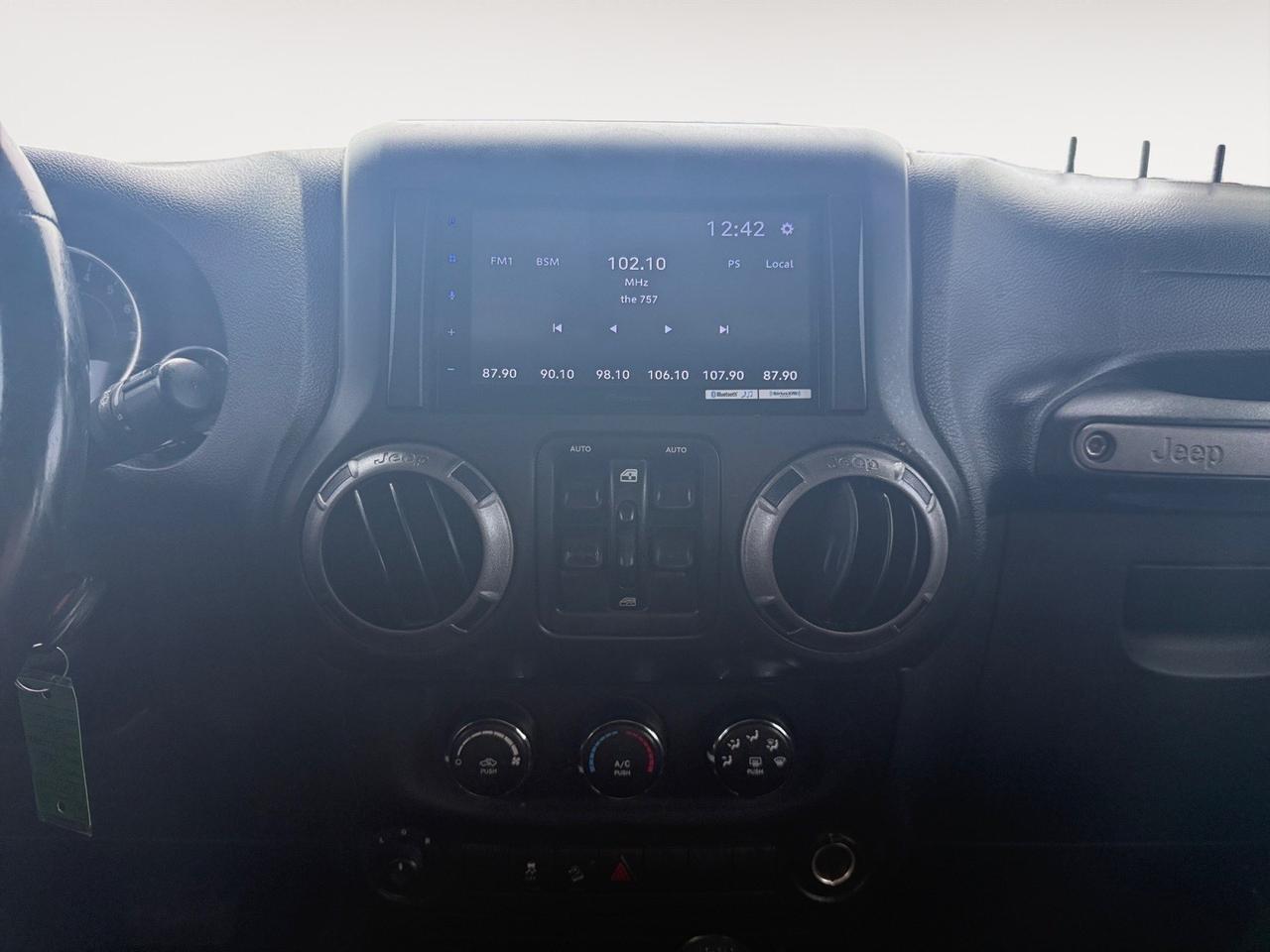 2011 Jeep Wrangler Unlimited Sport, HEATED SEATS, APPLE CARPLAY/ANDROID AUTO, TOW PACKAGE, FENDER FLARES, KEYLESS START, POWER/HEATED MIRRORS, LOW MILES! Norfolk VA 2011 Jeep Wrangler Unlimited Sport, HEATED SEATS, APPLE CARPLAY/ANDROID AUTO, TOW PACKAGE, FENDER FLARES, KEYLESS START, POWER/HEATED MIRRORS, LOW MILES! Norfolk VA