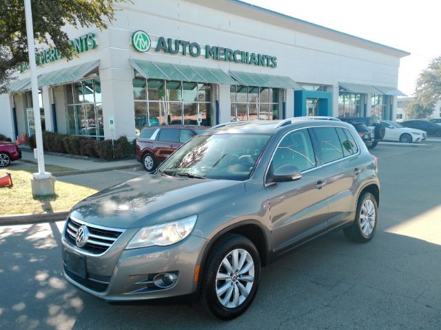 2011 Volkswagen Tiguan SE's photo