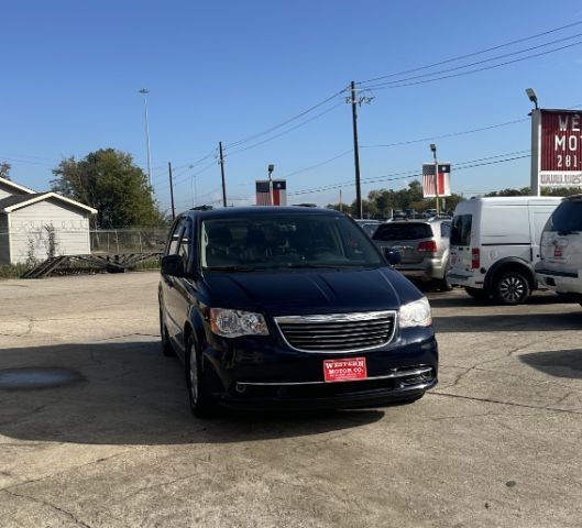 2012 Chrysler Town & Country Touring's photo