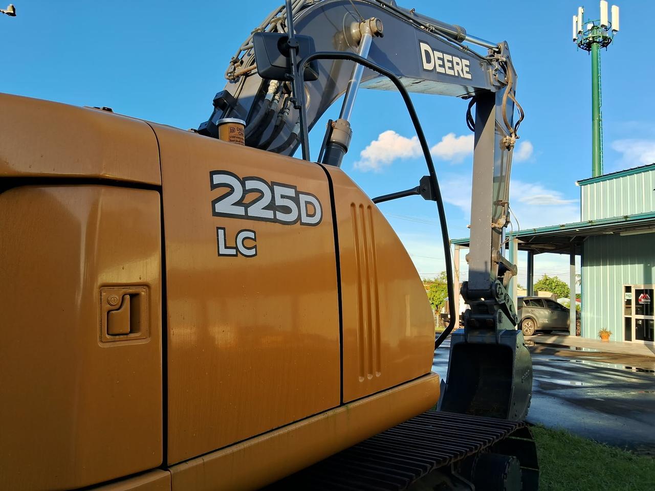 2012 John Deere Excavator 225 Pago Pago 2012 John Deere Excavator 225 Pago Pago