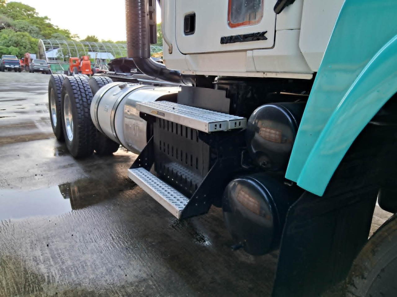 2012 MACK 600 Series CHU613 Pago Pago 2012 MACK 600 Series CHU613 Pago Pago