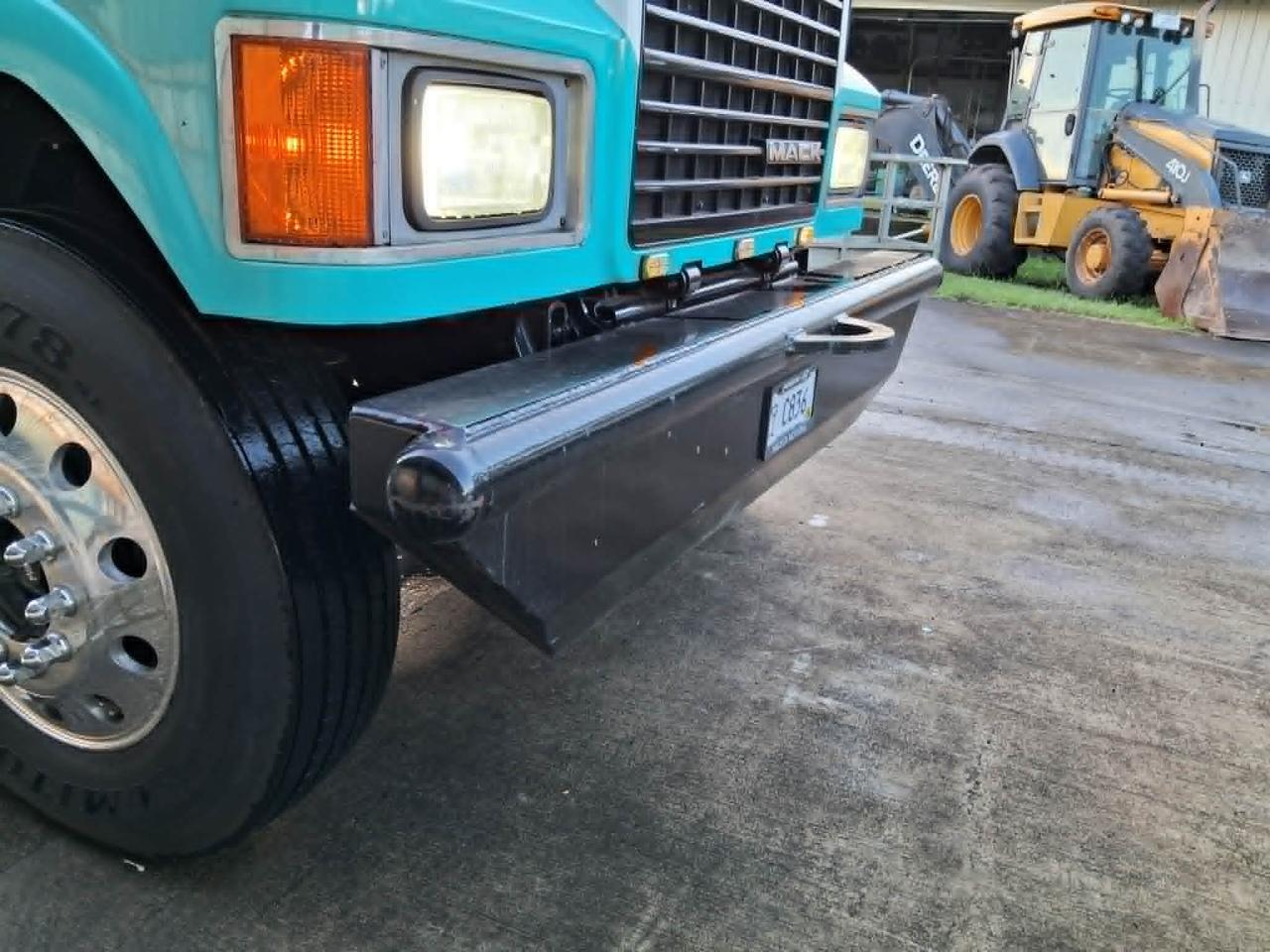 2012 MACK 600 Series CHU613 Pago Pago 2012 MACK 600 Series CHU613 Pago Pago