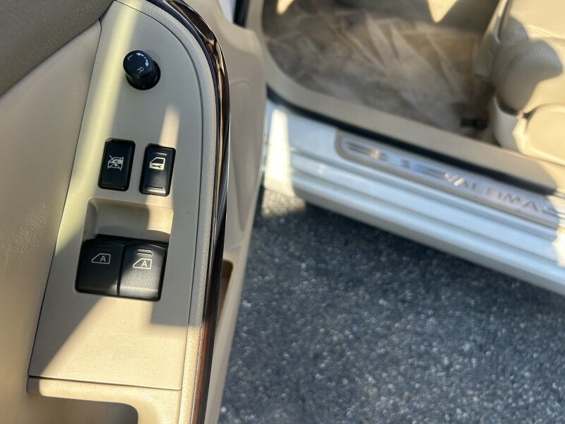 2012 Nissan Altima 3.5 SR - V6 - LEATHER - SUNROOF - LOW MILES Whitinsville MA 2012 Nissan Altima 3.5 SR - V6 - LEATHER - SUNROOF - LOW MILES Whitinsville MA
